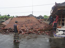 Hujan Angin, Bale Gong di Pura Jagapati Abiansemal Ambruk