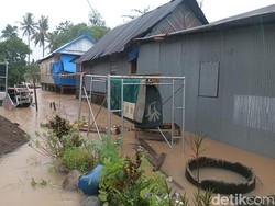 Banjir Rendam Permukiman di Pettuadae Maros, Air Sampai Leher Orang Dewasa