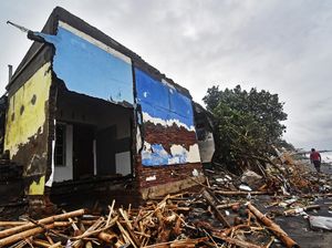 Mimpi Rumah Roboh Punya 9 Tafsir yang Kamu Perlu Tahu Mimpi Rumah Roboh Punya 9 Tafsir yang Kamu Perlu Tahu