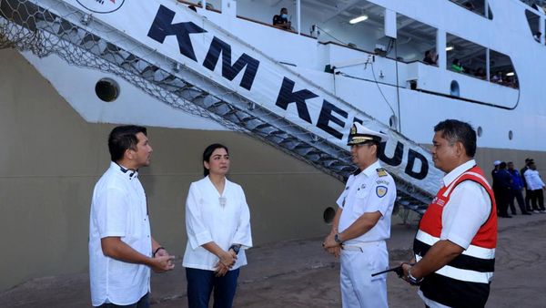 Dirut Pelni Tinjau KM Kelud Jelang Puncak Libur Nataru