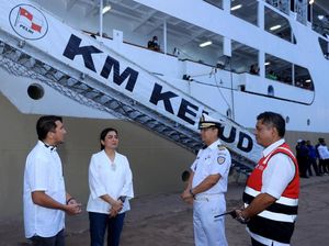 Dirut Pelni Tinjau KM Kelud Jelang Puncak Libur Nataru Dirut Pelni Tinjau KM Kelud Jelang Puncak Libur Nataru