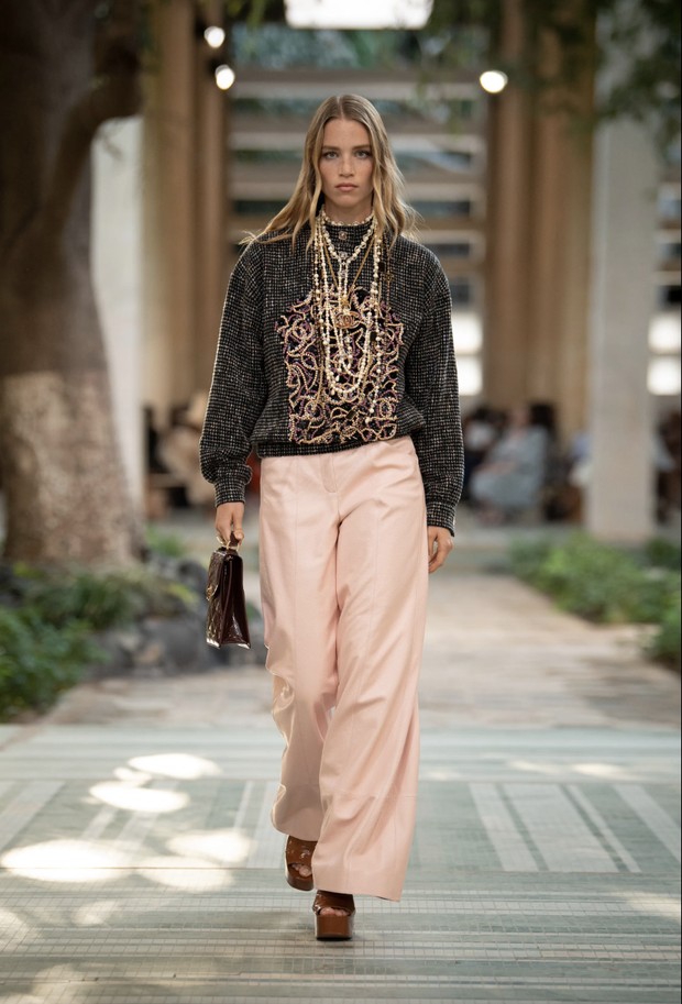 Foto: vogue.com/Courtesy of Chanel Aprikot pada koleksi Chanel/