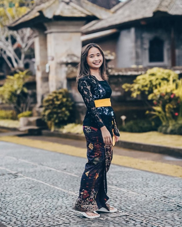 Gritte Agatha dengan kebaya hitam/Sumber: IG @gritteagathaa