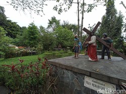 Wisata Religi Saat Natal, Ada Gua Maria Sendangrejo di Kota Blitar