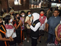 Gubernur Khofifah Tinjau Gereja Pastikan Perayaan Natal di Jatim Aman