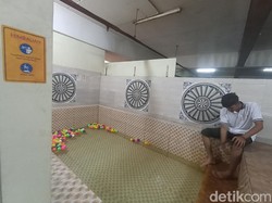 Lelah Macet-macetan Enaknya Berendam di Basement Pasar Cipanas
