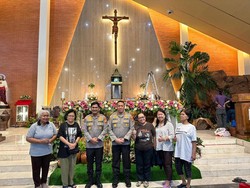 Suasana Gereja Katolik di Jakut Jelang Misa Natal