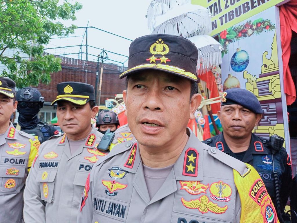 Kiat Polda Bali Tangani Kemacetan di Tibubeneng-Canggu Saat Nataru Kiat Polda Bali Tangani Kemacetan di Tibubeneng-Canggu Saat Nataru