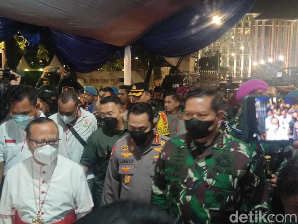 Kapolri-Panglima TNI Tinjau Misa Natal 2022 di Gereja Katedral Jakarta