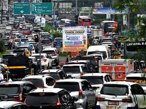 Puncak Macet Parah! Wisatawan Sampai Acungkan Airsoft Gun