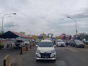 Bali Diserbu Wisatawan, Pilih Jalur Darat Melalui Pelabuhan Gilimanuk Bali Diserbu Wisatawan, Pilih Jalur Darat Melalui Pelabuhan Gilimanuk
