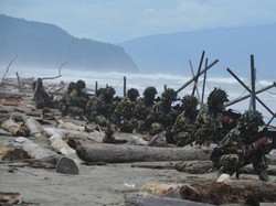 250 Prajurit TNI AL Latihan Operasi Pertahanan di Pantai Skouw Papua