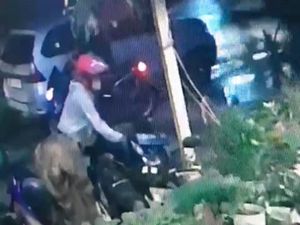 Motor Karyawan Kafe Milik Anak Mensos Risma Digondol Maling Motor Karyawan Kafe Milik Anak Mensos Risma Digondol Maling