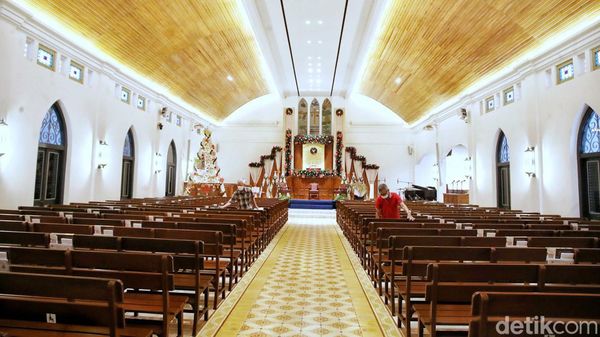 Melihat Persiapan Natal di GKI Kwitang