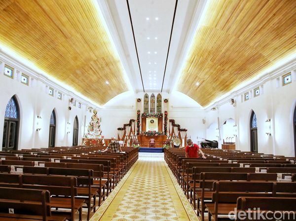 Melihat Persiapan Natal di GKI Kwitang