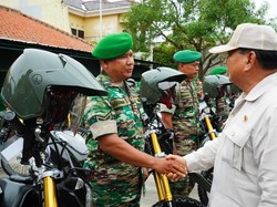Menhan Prabowo Kunjungi Koramil Indramayu, Serahkan Bantuan Motor untuk Babinsa