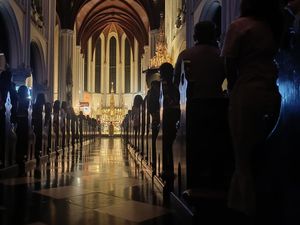 Malam Misa Natal di Gereja Katedral Berlangsung Khidmat Malam Misa Natal di Gereja Katedral Berlangsung Khidmat
