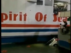 Detik-detik Evakuasi Korban Mobil Tercebur ke Laut di Pelabuhan Merak