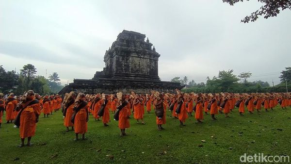 Prosesi Tudong Pabbajja Samanera Sementara, Jalan Kaki Mendut-Borobudur
