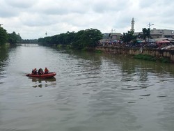 Pria di Jakbar Ceburkan Diri ke Kali Cengkareng Drain gegara Takut Dimarahi
