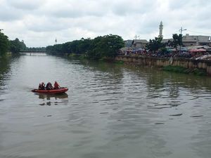 Pria di Jakbar Ceburkan Diri ke Kali Cengkareng Drain gegara Takut Dimarahi Pria di Jakbar Ceburkan Diri ke Kali Cengkareng Drain gegara Takut Dimarahi