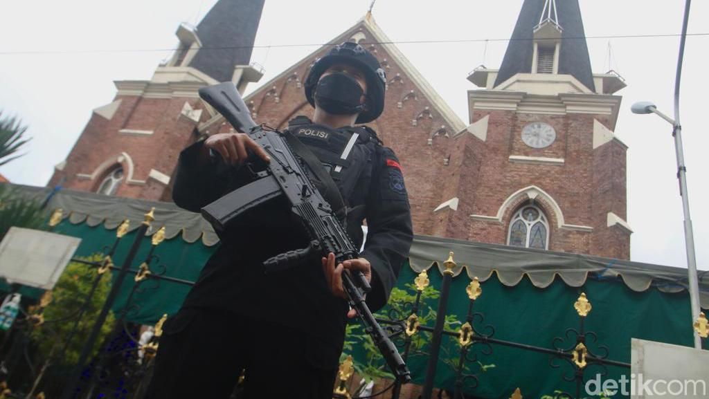 Pengamanan dan Sterilisasi Gereja di Surabaya Menjelang Misa Natal