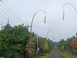 5 Tradisi Natal di Bali: Gebogan, Penjor hingga Nampah