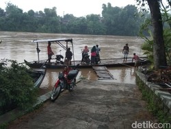 Dear Bupati Ngawi, Warga Sidolaju Butuh Jembatan Penyeberangan