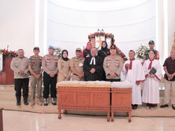 Suasana Khidmat Misa Natal di 9 Gereja Cipayung Jaktim Sore Ini