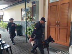 Ketatnya Keamanan Pertapaan Karmel Lembang Jelang Misa Natal