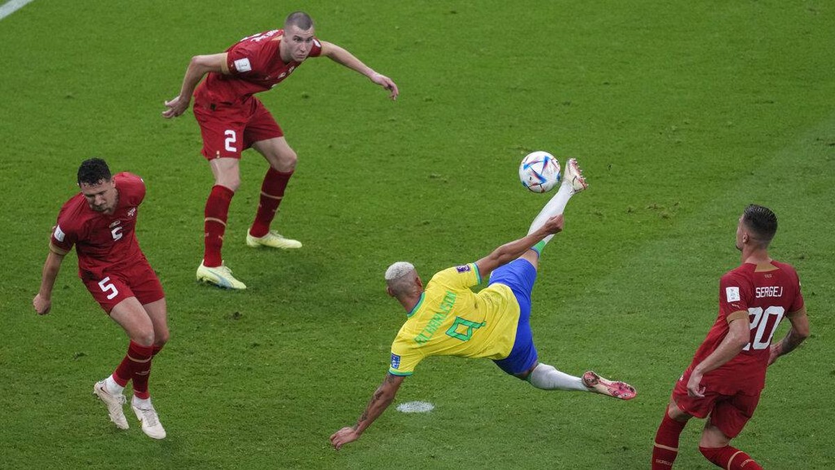 Richarlison raih gol terbaik Piala Dunia 2022 (AP/Darko Vojinovic)