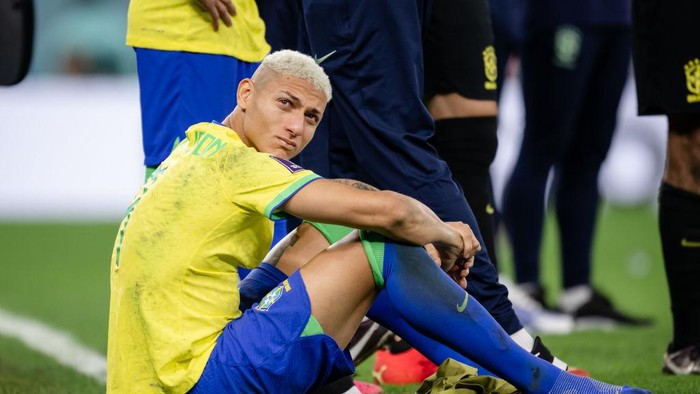 AL RAYYAN, QATAR - DECEMBER 09: Richarlison of Brazil looks dejected after the FIFA World Cup Qatar 2022 quarter final match between Croatia and Brazil at Education City Stadium on December 09, 2022 in Al Rayyan, Qatar. (Photo by Marvin Ibo Guengoer - GES Sportfoto/Getty Images)