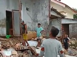 Ombak Besar Terjang Gili Ketapang Probolinggo, 12 Rumah-15 Perahu Rusak