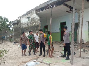 Angin Kencang Ngamuk di Sumenep, Rumah Rusak Perahu Hilang