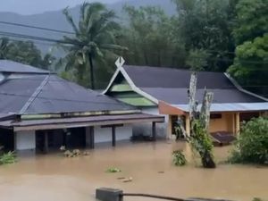 14 Kecamatan di Maros Diterjang Banjir, Warga Minta Dievakuasi 14 Kecamatan di Maros Diterjang Banjir, Warga Minta Dievakuasi