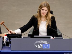 Skandal Korupsi di Uni Eropa Seperti Skenario Rumit Film Mafia Skandal Korupsi di Uni Eropa Seperti Skenario Rumit Film Mafia