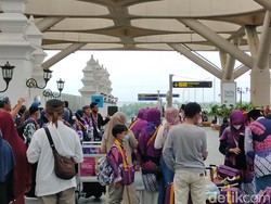 Curhat Pemudik Nataru di Bandara YIA: Harga Tiket Pesawat Naik