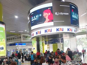 12 Ribu Penumpang Berangkat dari Stasiun Gambir saat Natal 12 Ribu Penumpang Berangkat dari Stasiun Gambir saat Natal