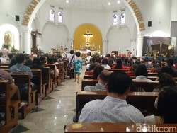 Malam Natal, Gereja Katedral Semarang Mulai Dipadati Jemaat