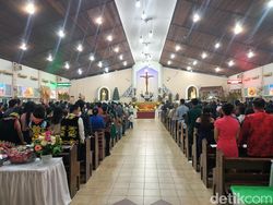 6.000 Jemaat Nasrani Ikuti Ibadah Malam Natal di Gereja Santo Lukas Samarinda