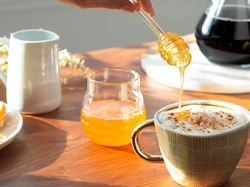 Tambahkan Madu ke Kopi untuk Dapatkan Rasa dan Manfaat Manis