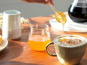 Tambahkan Madu ke Kopi untuk Dapatkan Rasa dan Manfaat Manis Tambahkan Madu ke Kopi untuk Dapatkan Rasa dan Manfaat Manis