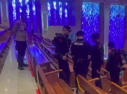 Tim Jibom Sterilisasi Gereja Kristus Yesus Jakbar Jelang Misa Natal