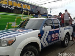 Tukang Ojek Tewas Terlindas Truk Saat Asyik Ngobrol di Pinggir Jalan