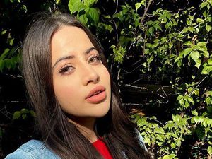 Potret Urfi Javed yang Dianggap Terlalu Vulgar di India Potret Urfi Javed yang Dianggap Terlalu Vulgar di India