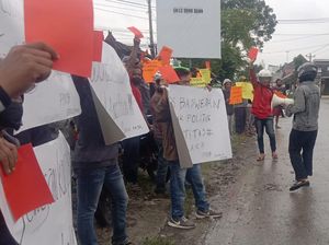 Heboh Demo Tolak Kedatangan Anies Baswedan di Solo Heboh Demo Tolak Kedatangan Anies Baswedan di Solo