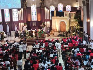 Ribuan Anak Ikuti Misa Natal-Drama Kelahiran Yesus di Gereja Purbayan Solo Ribuan Anak Ikuti Misa Natal-Drama Kelahiran Yesus di Gereja Purbayan Solo