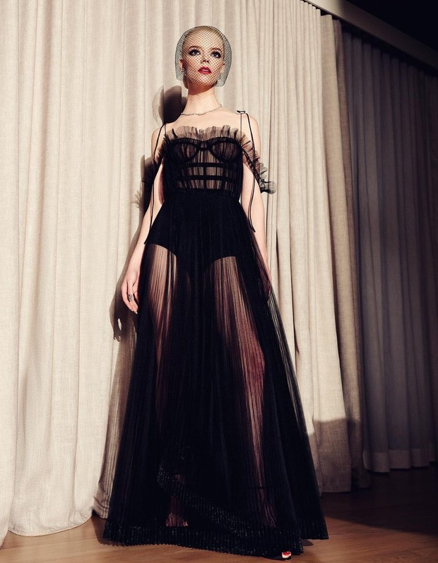 Anya Taylor-Joy tampil menawan saat Vanity Fair’s Oscars Party. Foto: Instagram.com/anyataylorjoy Anya Taylor-Joy tampil menawan saat Vanity Fair’s Oscars Party. Foto: Instagram.com/anyataylorjoy