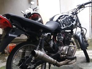 2 Pebalap Liar di Surabaya Dihentikan Polisi, 1 Tertangkap -Satu Kabur 2 Pebalap Liar di Surabaya Dihentikan Polisi, 1 Tertangkap -Satu Kabur
