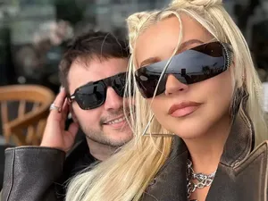 Christina Aguilera Rayakan Ultah ke-42, Liburan Mewah Naik Helikopter
